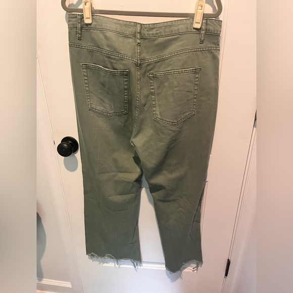 Stylish Green Distressed Women Jeans - Picture 3 of 7